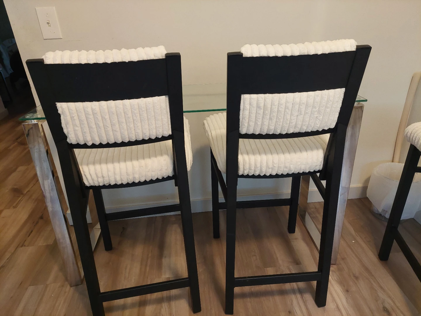 MOVING SALE Set of 3 Counter Height Bar Stools - photo 2