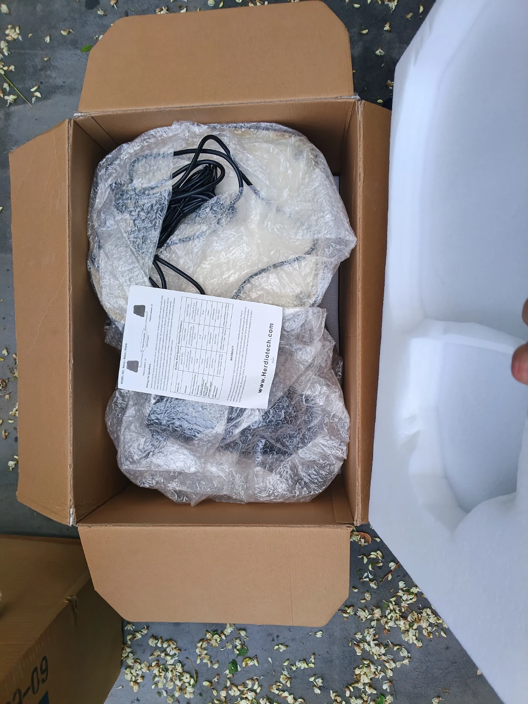 Herdio 8" Outdoor Rock Bluetooth Speakers (Pair) - photo 4