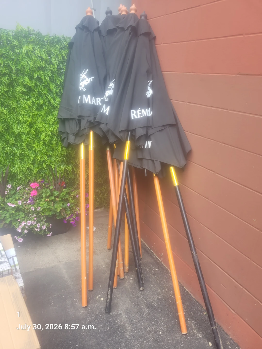 Outdoor patio umbrellas - photo 3