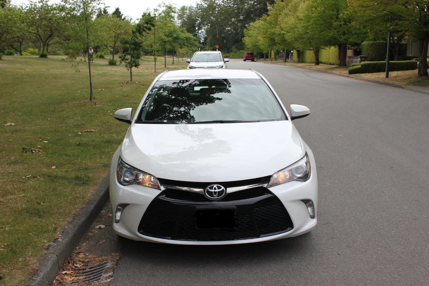 2015 White Toyota Camry SE
