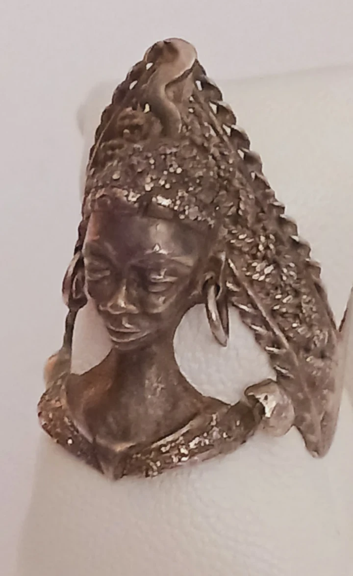 Gorgeous African Lady Portrait Silver Ring. 6.
