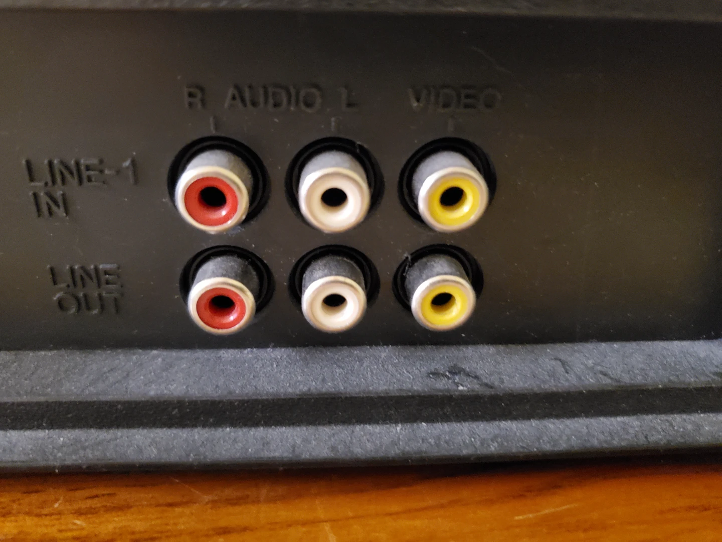 Sony SLV-N71 Hi-Fi Stereo VCR - photo 3