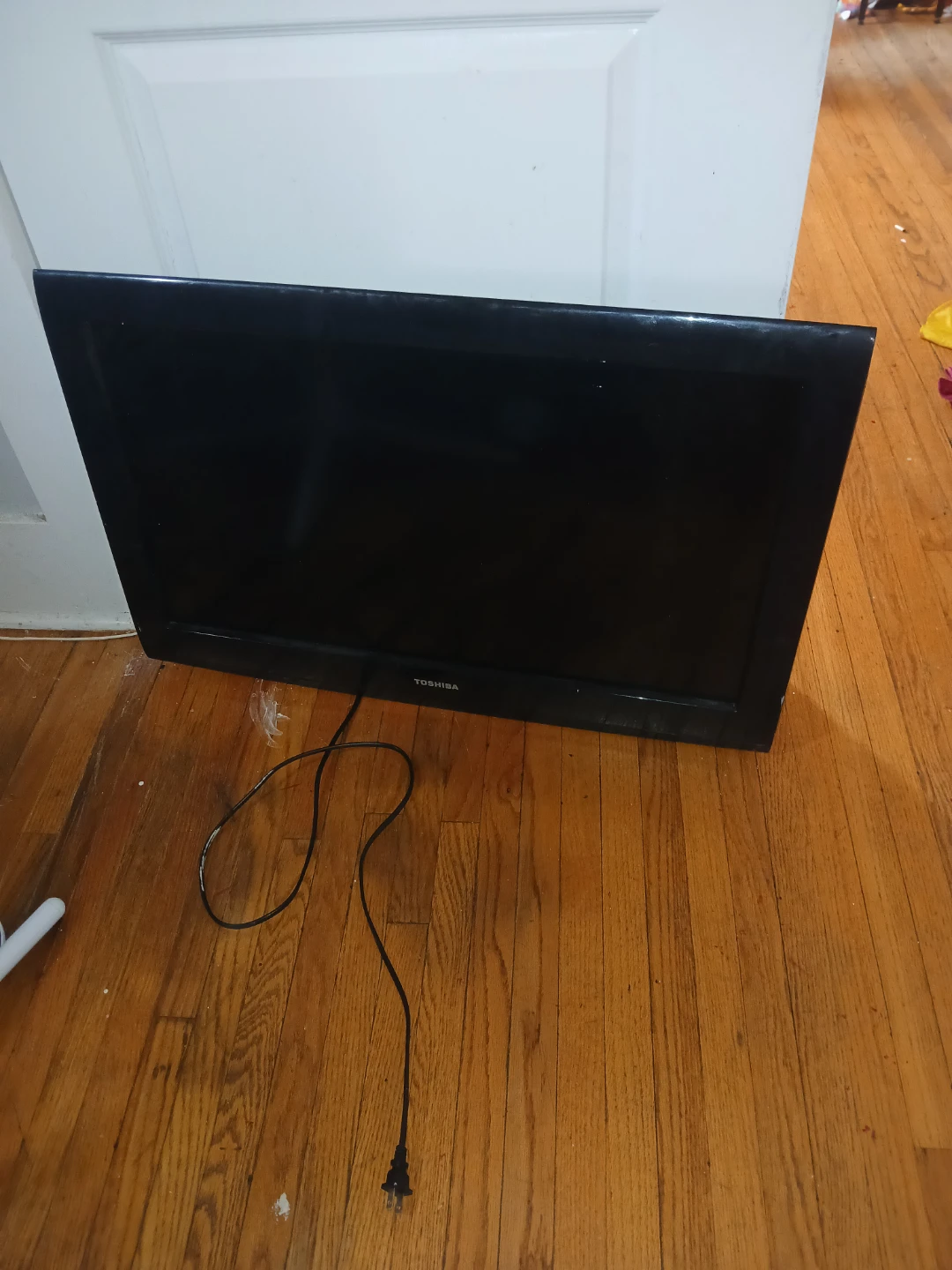 Toshiba 32" Television Receiver (No Remote)