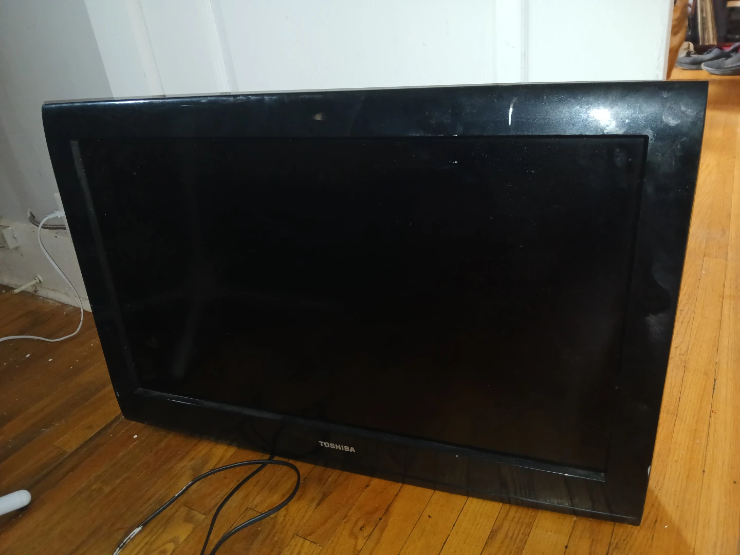 Toshiba 32" Television Receiver (No Remote) - photo 2