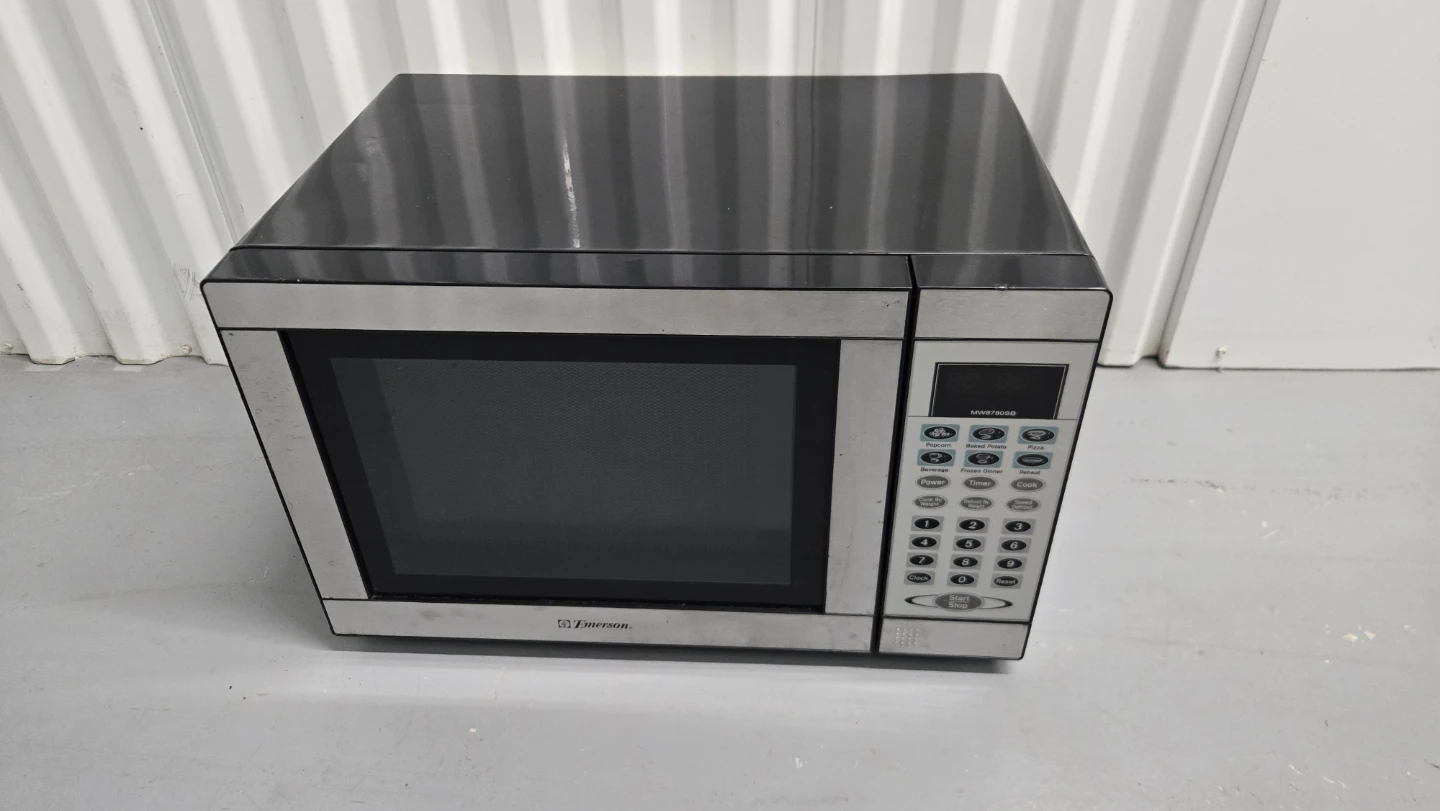 Emerson MW8780SB Microwave Oven