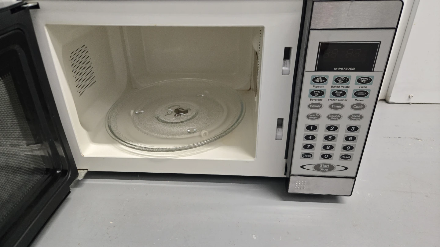 Emerson MW8780SB Microwave Oven - photo 3