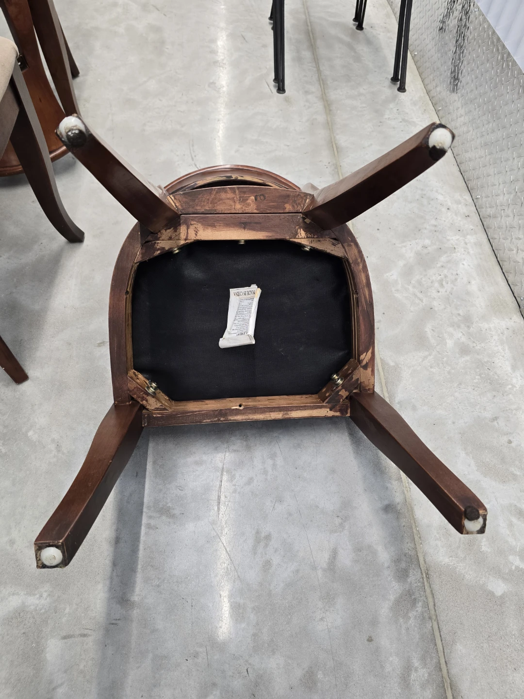 8 Solid wood dining room chairs with large fabric seats - photo 3