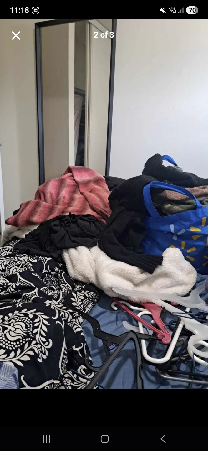 2 bags of various Clothes