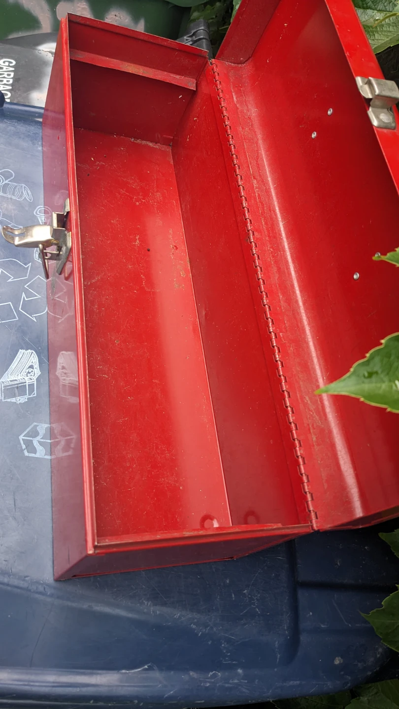 Red Beach Industries Metal Toolbox - photo 3
