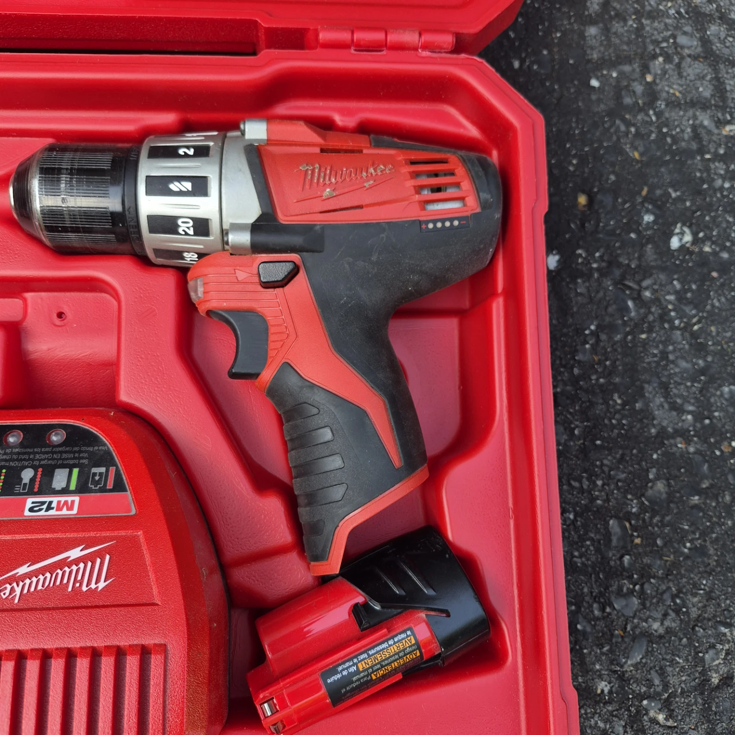 Milwaukee M12 Cordless Drill/Driver Kit with Charger and Battery - photo 3