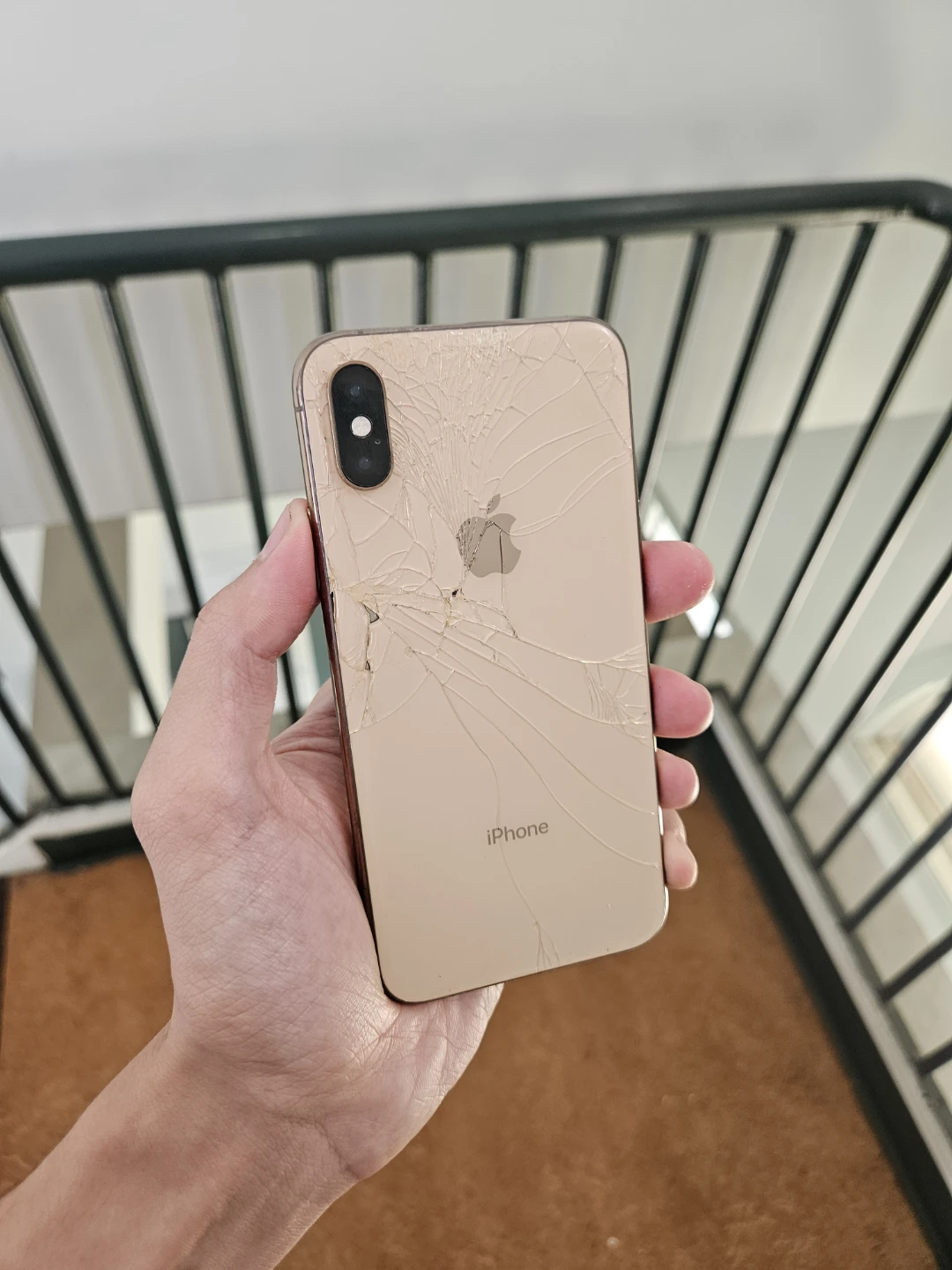 Apple iPhone X - Gold 64gb