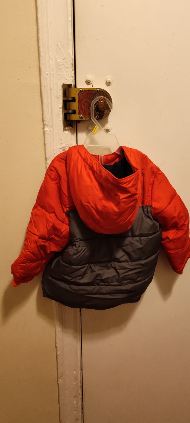 Boys Puffer Jacket Size 2T - photo 2