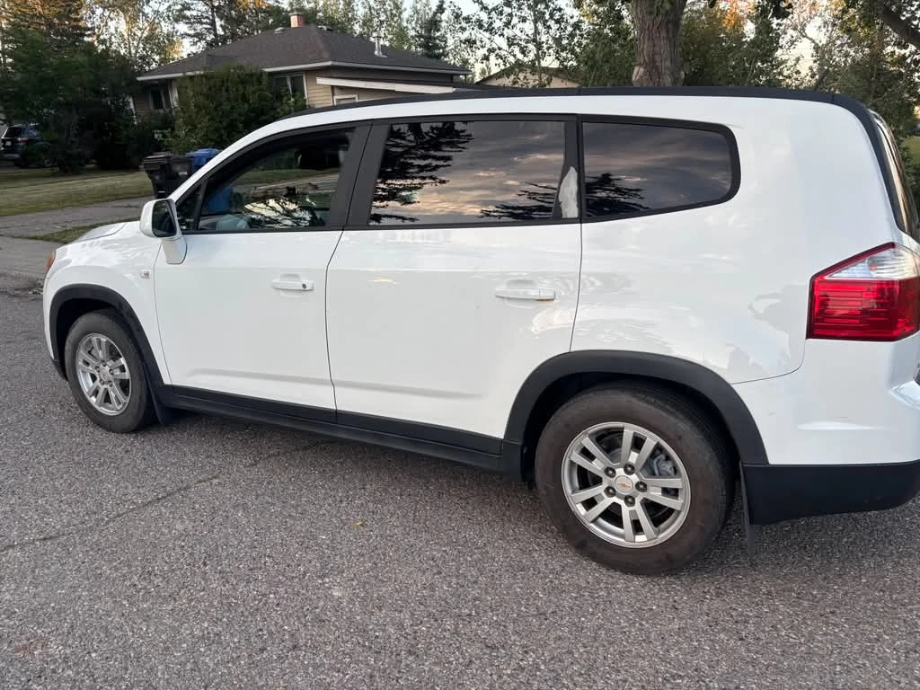 White Chevrolet Orlando SUV for sale