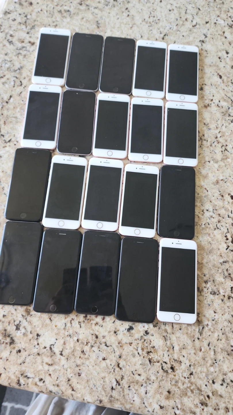Bulk Lot of Apple iPhones 7 and 6s all unlocked - photo 2