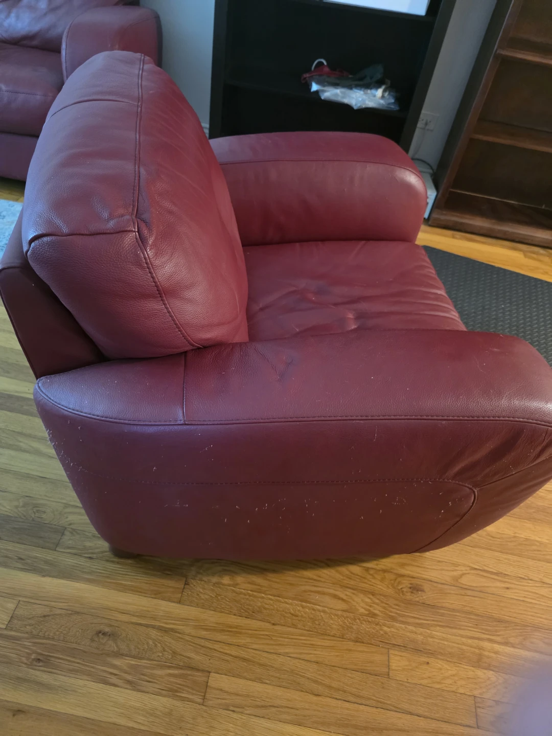 Red Leather Armchair - photo 4