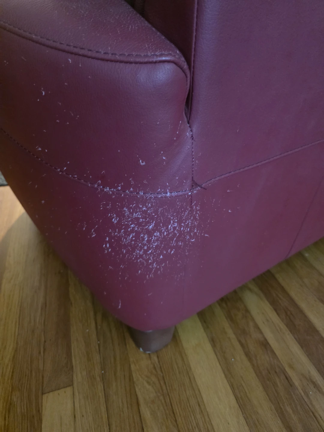 Red Leather Armchair - photo 5