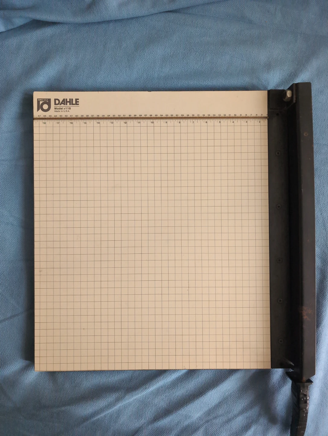 DAHLE Model 118 Paper Trimmer