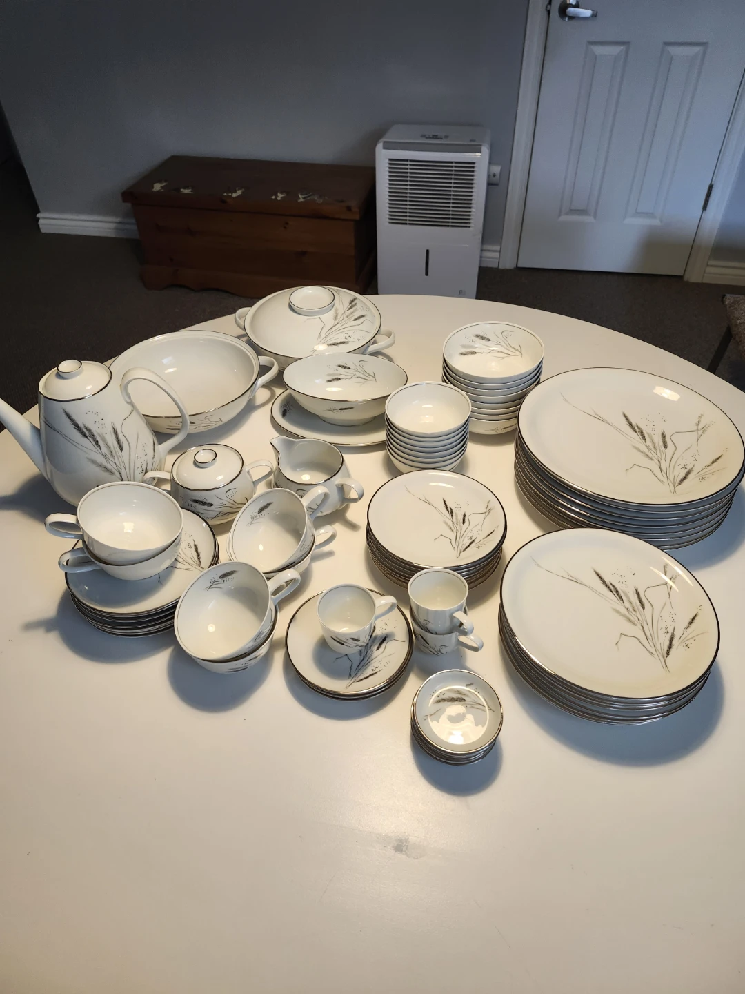 White Dinner Plates with Wheat Stalk Design - photo 2