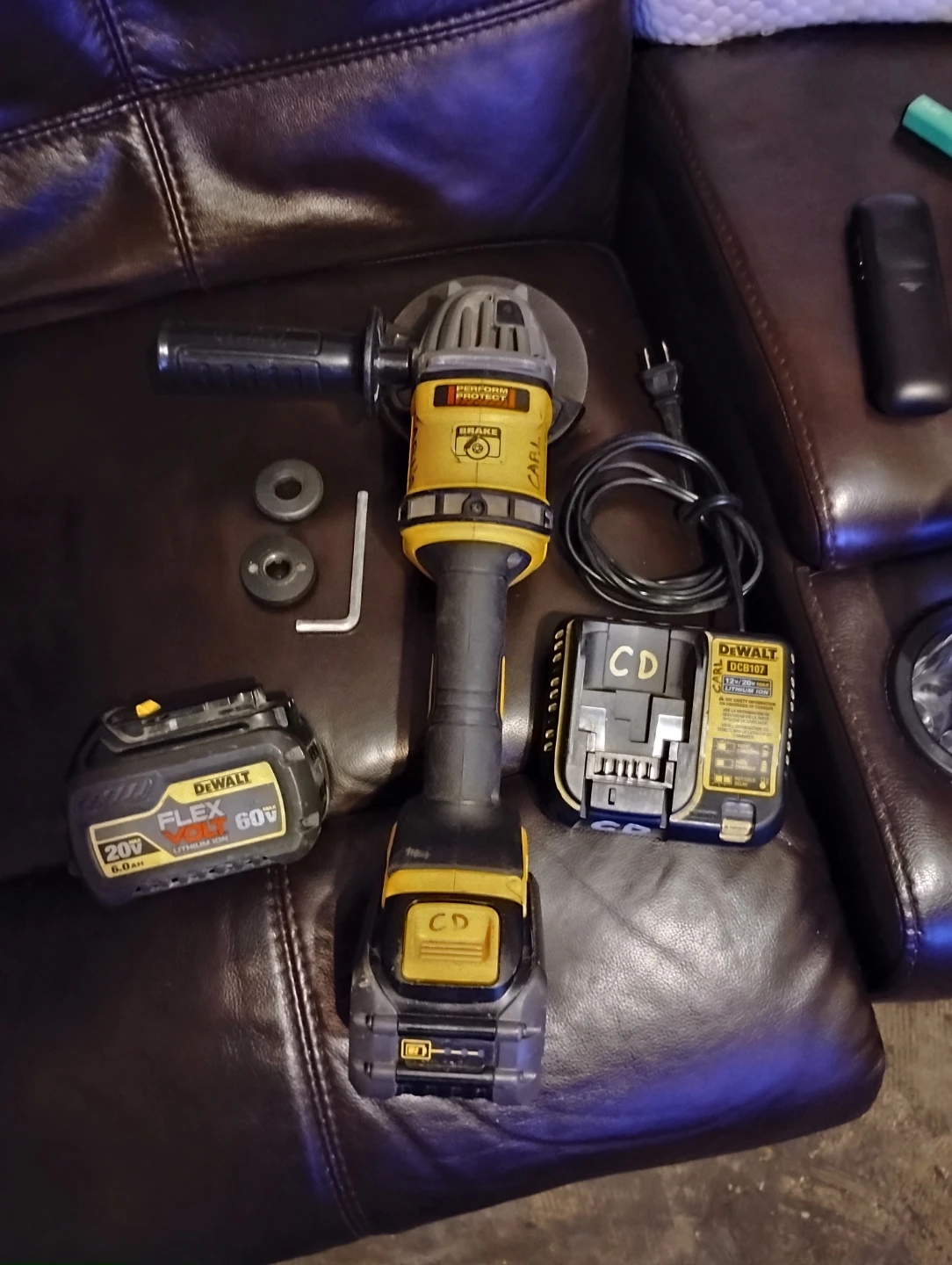 DeWalt 20V/60V FLEXVOLT Angle Grinder Kit - photo 3