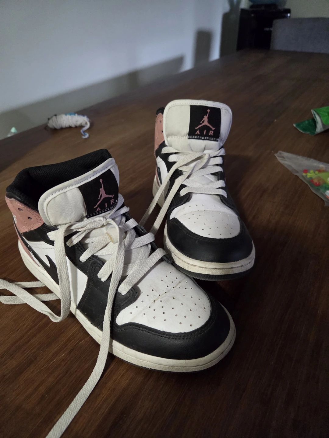 Air Jordan 1 Mid SE GS Shoes - photo 2