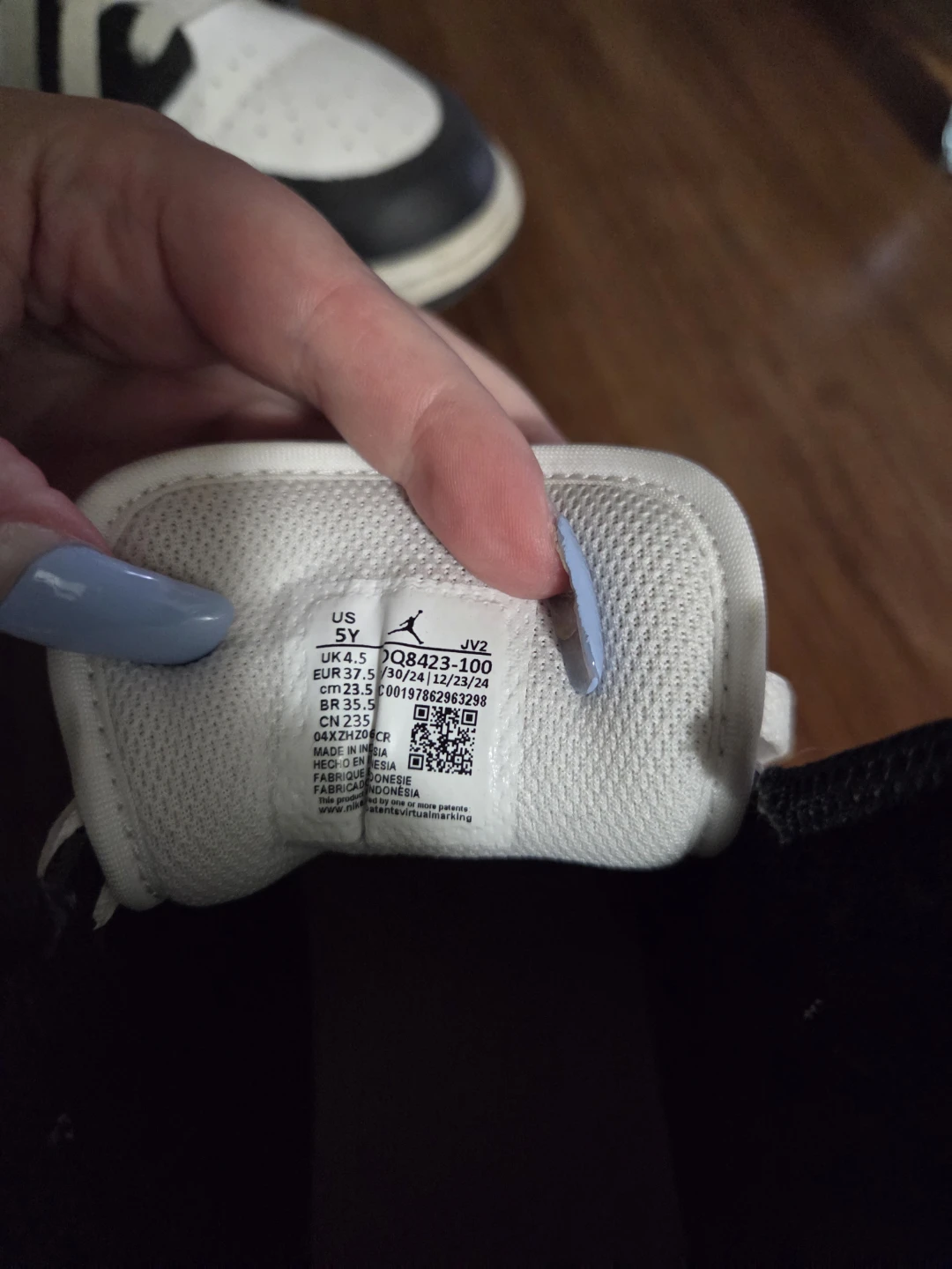 Air Jordan 1 Mid SE GS Shoes - photo 4