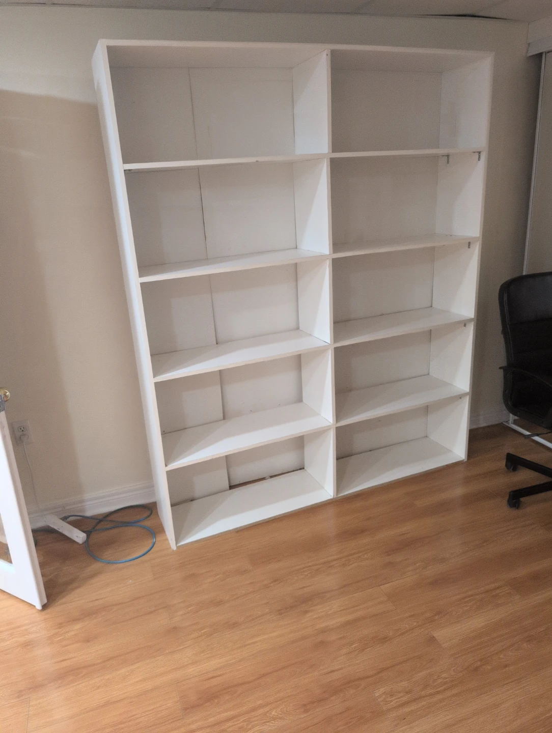 White 8-shelf bookshelf