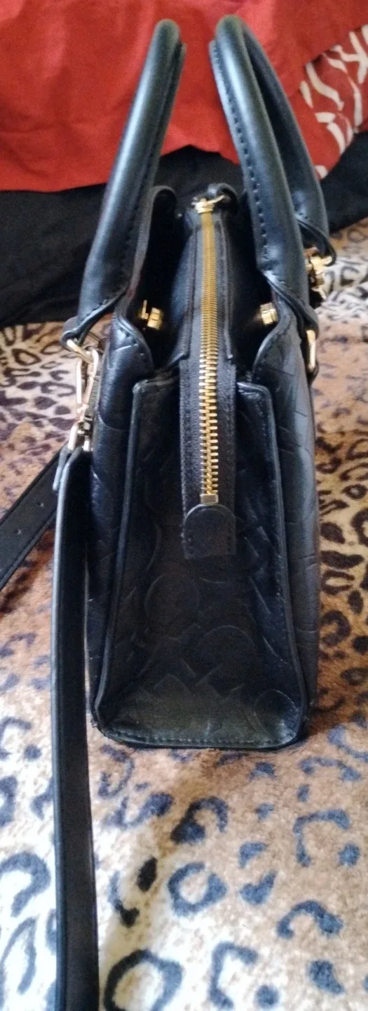 Authentic Black Guess Satchel Handbag $50 firm  p.u.o - photo 3