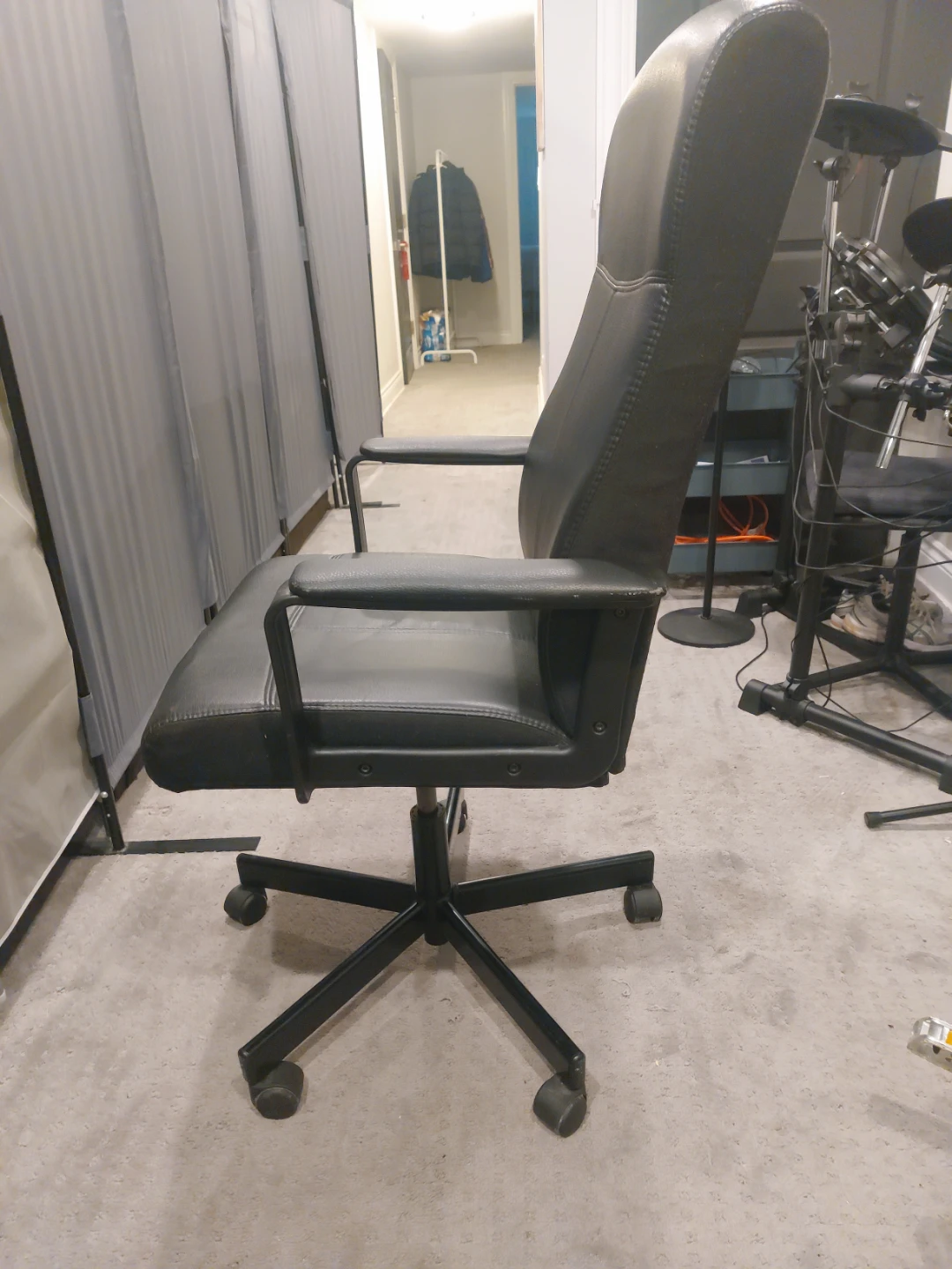 Black Faux Leather Office Chair - photo 2