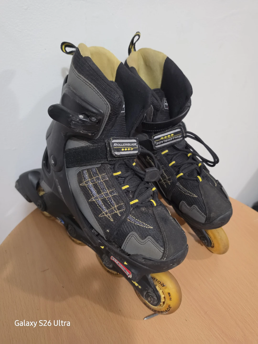 Rollerblade Girl's Maxx 300 Bio Dynamic Size 4-7 In-Line Skates