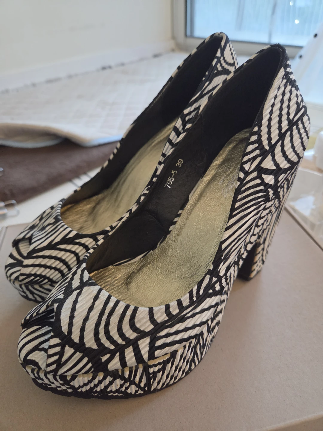 Women's Black and White Patterned Heels - Size 39