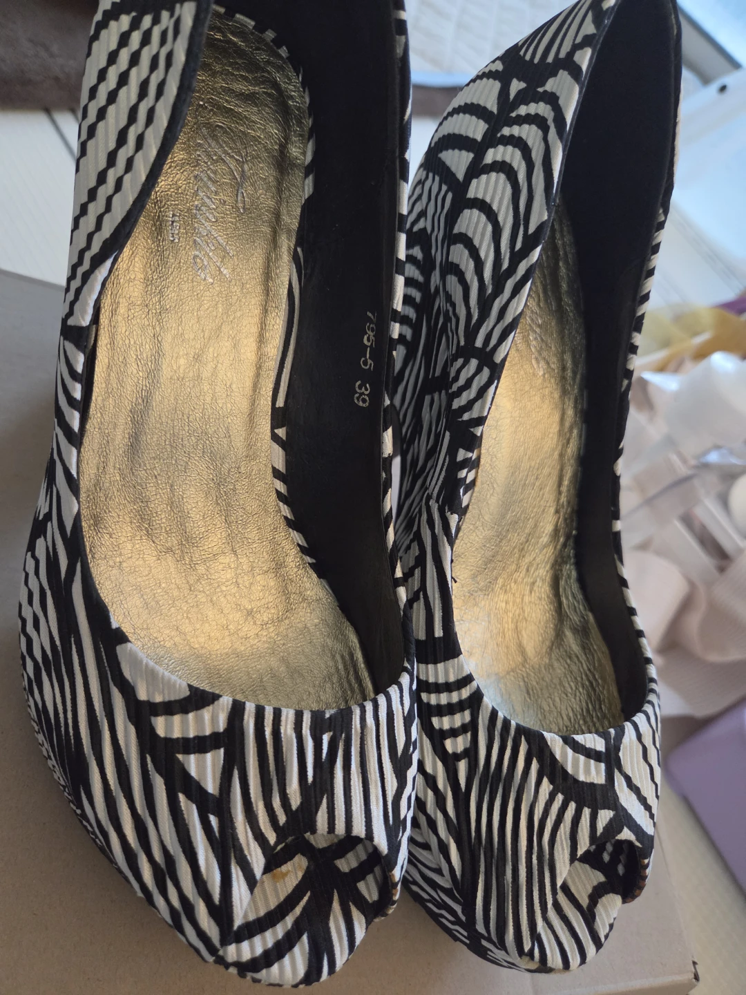 Women's Black and White Patterned Heels - Size 39 - photo 2