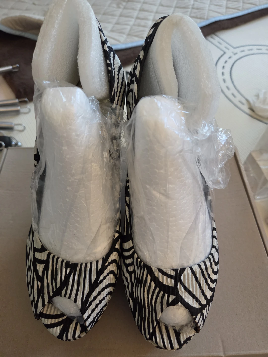 Women's Black and White Patterned Heels - Size 39 - photo 4