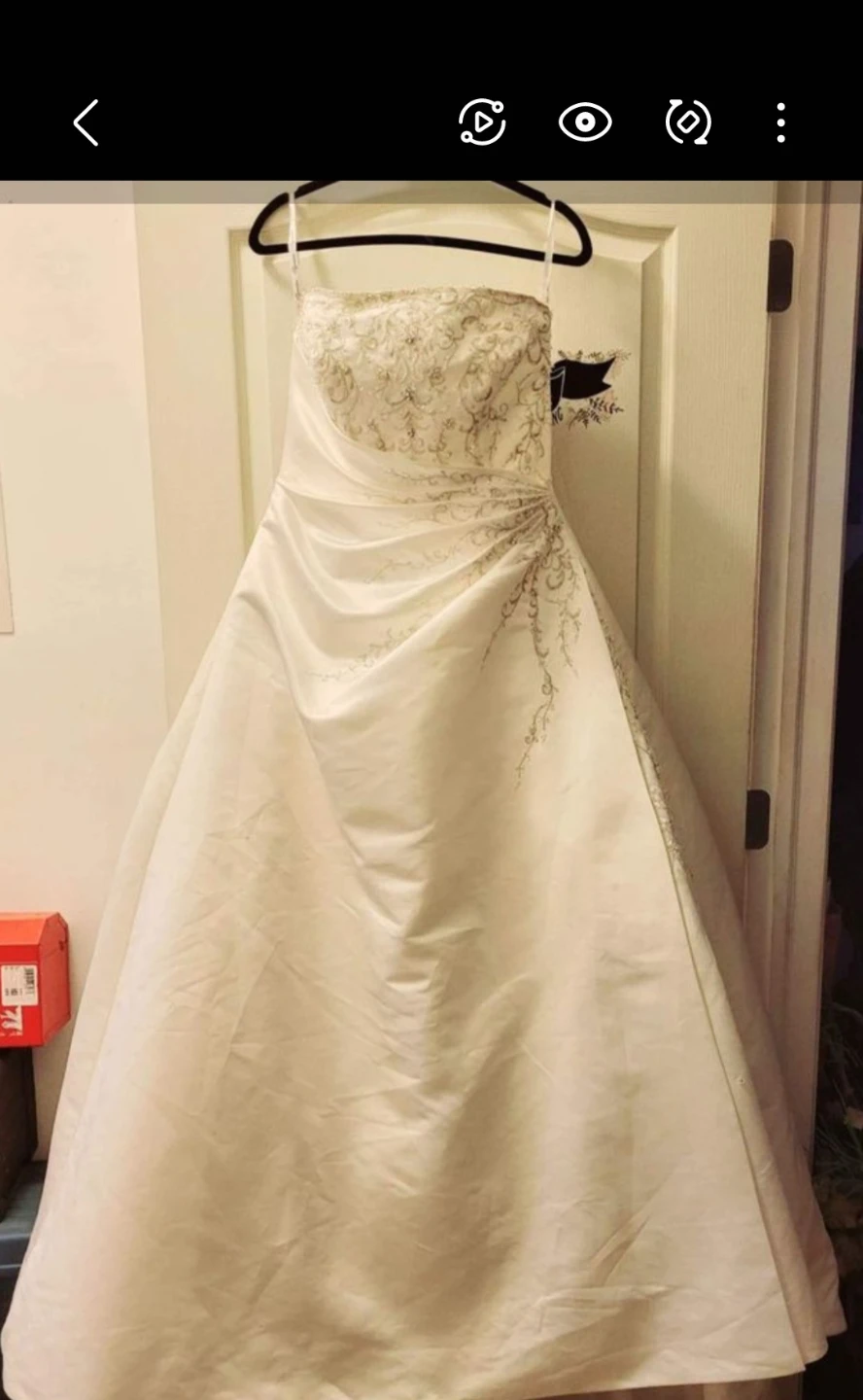 Wedding dress - photo 2