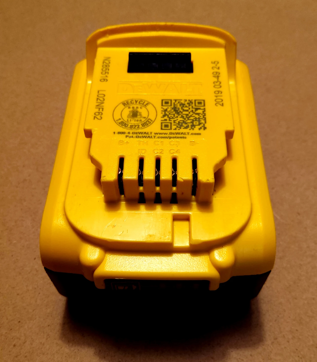 DEWALT DCB204, 20V MAX Li-Ion Battery (4.0 Ah) - photo 2