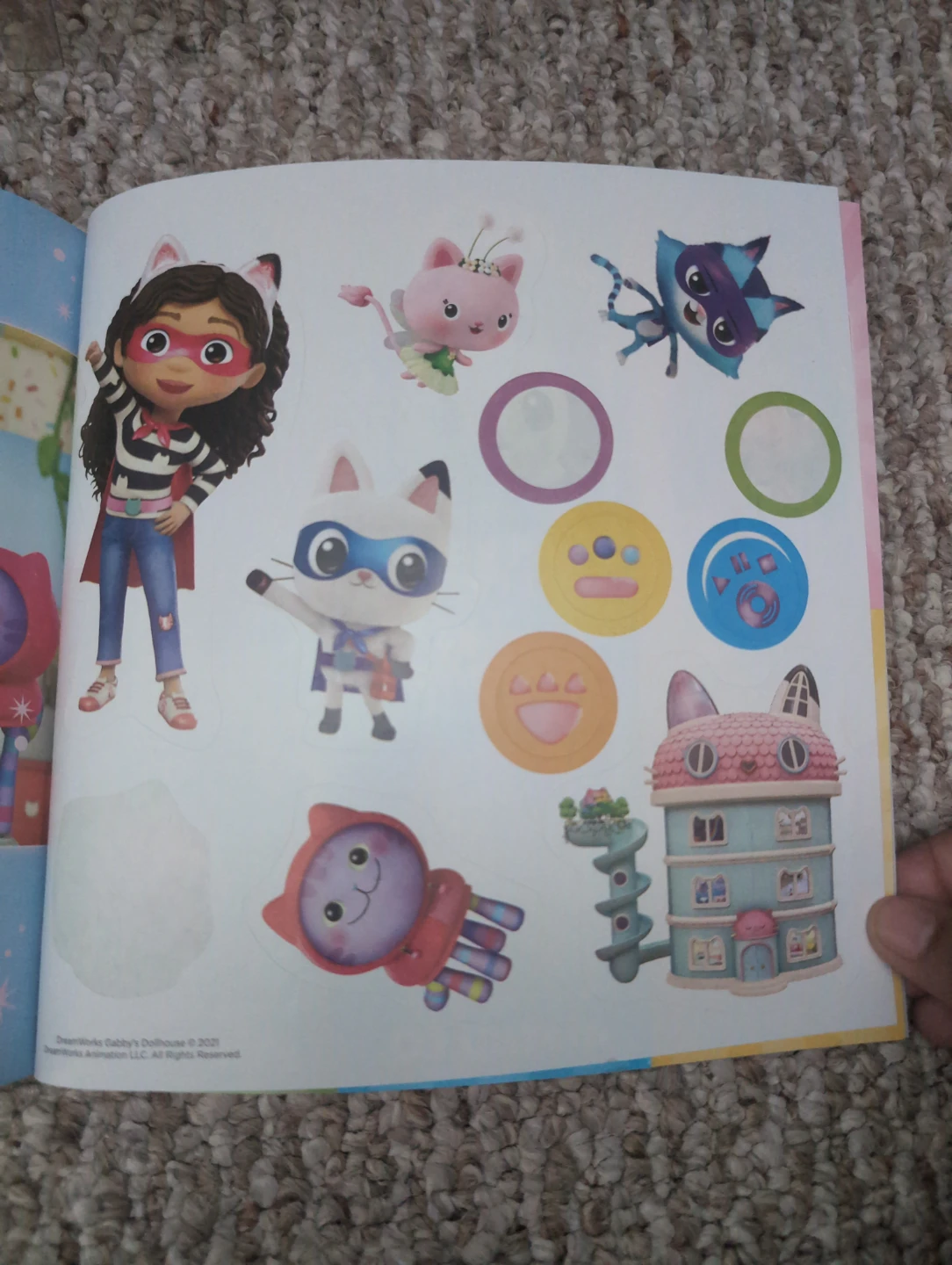 Gabby's Dollhouse Cat-tastic Heroes to the Rescue! Book - photo 3