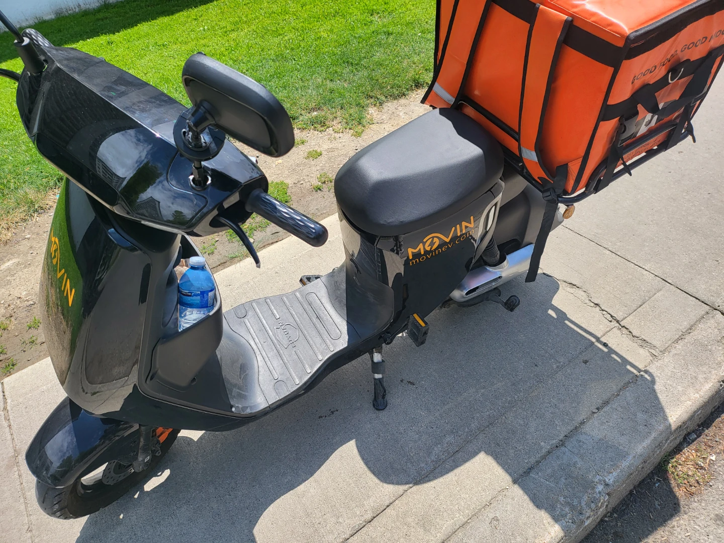 MOVIN Electric Scooter with Delivery Box - photo 3