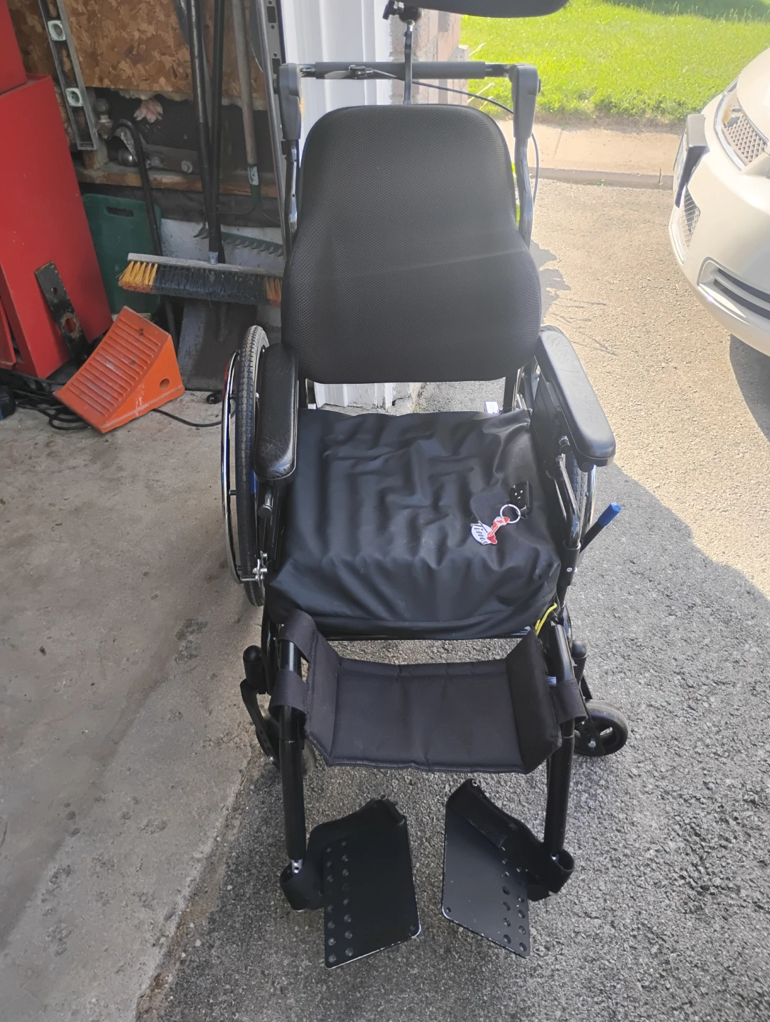 Used STP Tilt wheelchair - photo 2