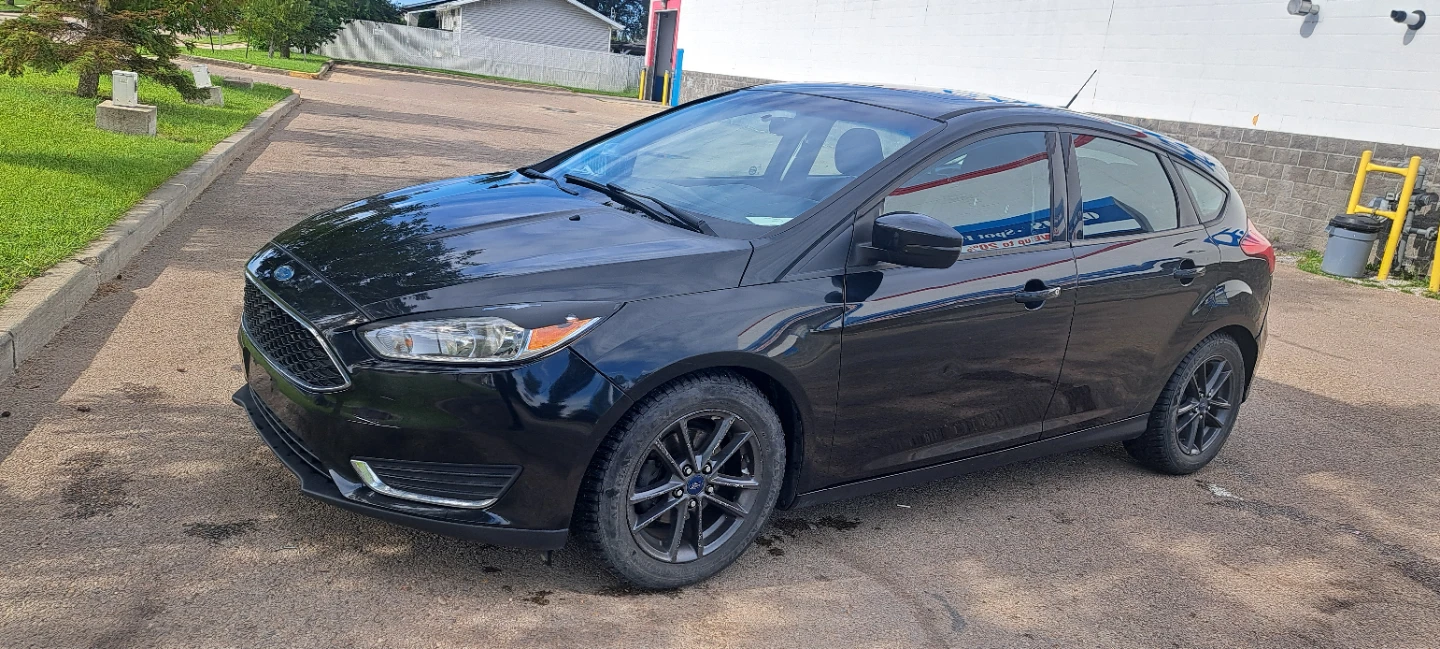 2015 Black Ford Focus Hatchback - photo 2