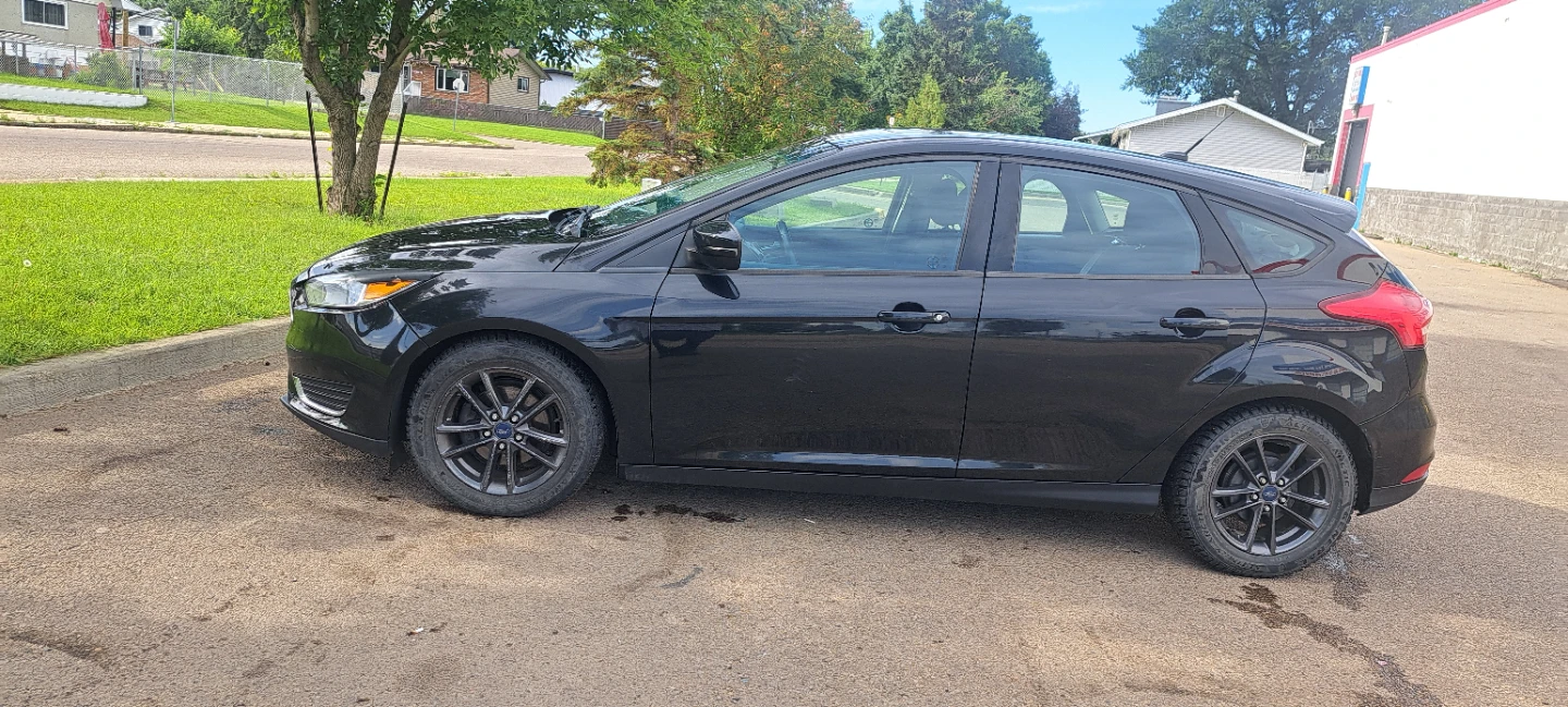 2015 Black Ford Focus Hatchback - photo 3