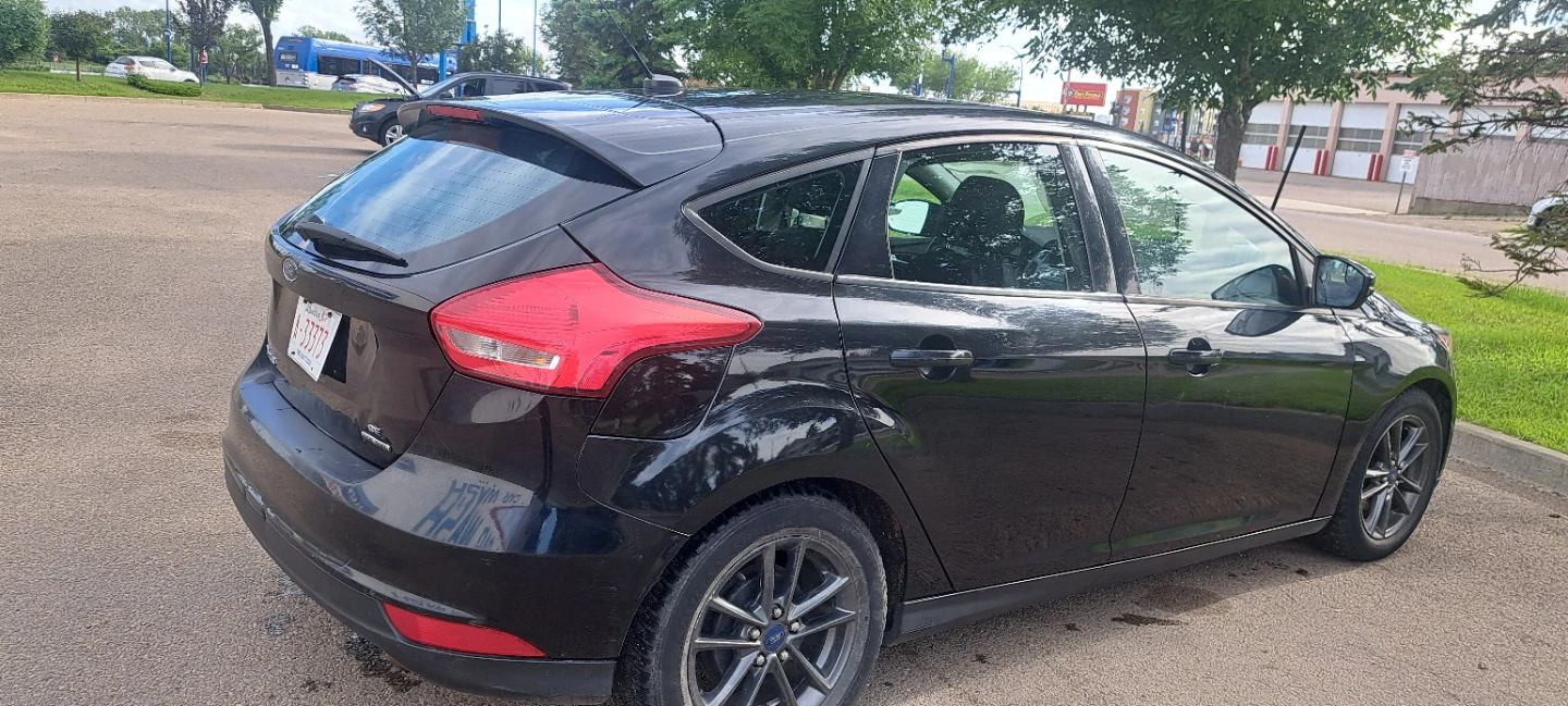 2015 Black Ford Focus Hatchback - photo 5