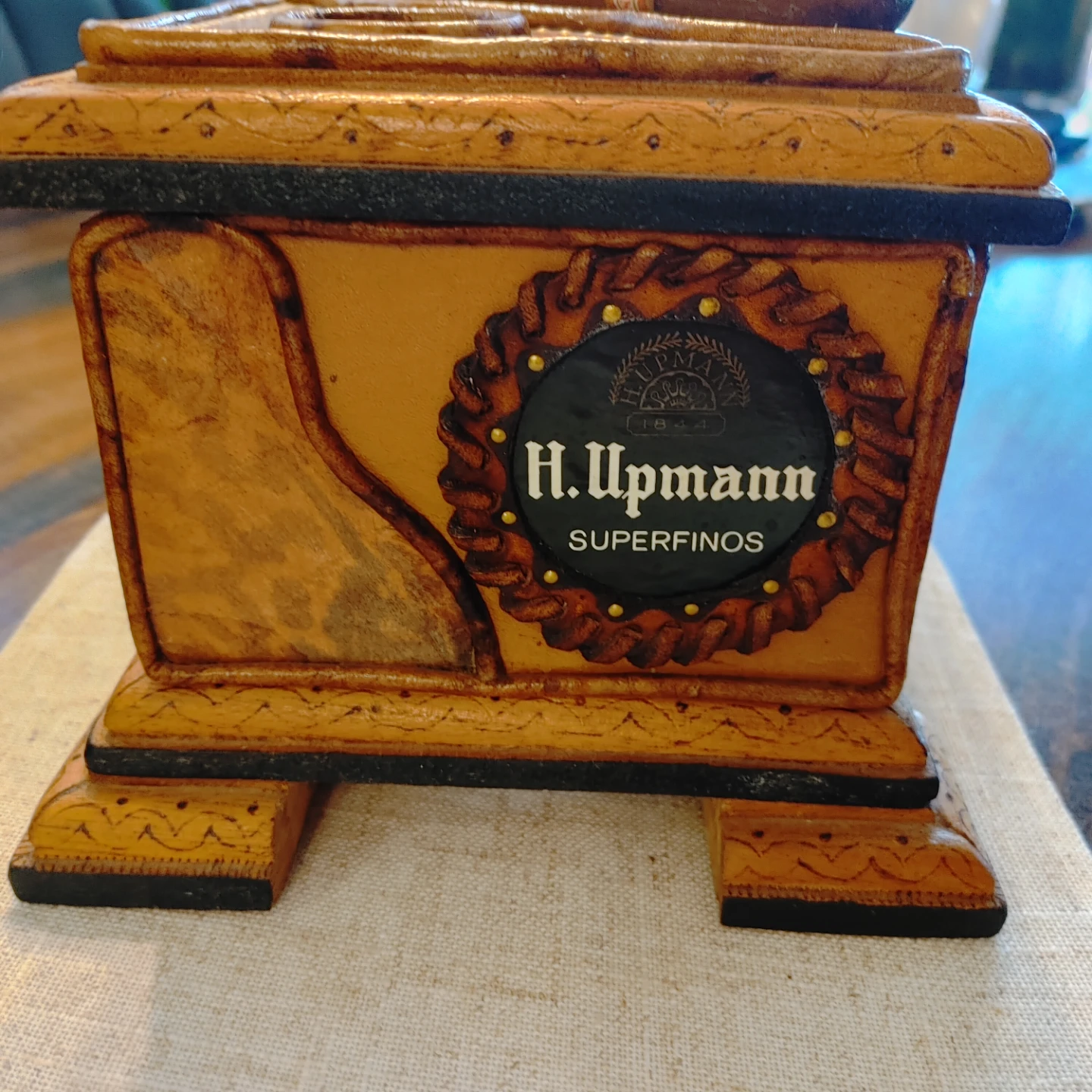 Vintage Hamd Tooled Leather Cuban Cigar Box - photo 4
