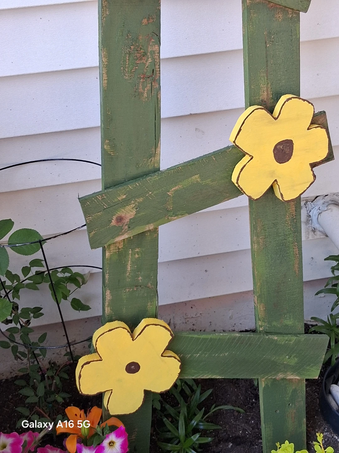 Decorative Wooden Ladder with Yellow Flowers - photo 2