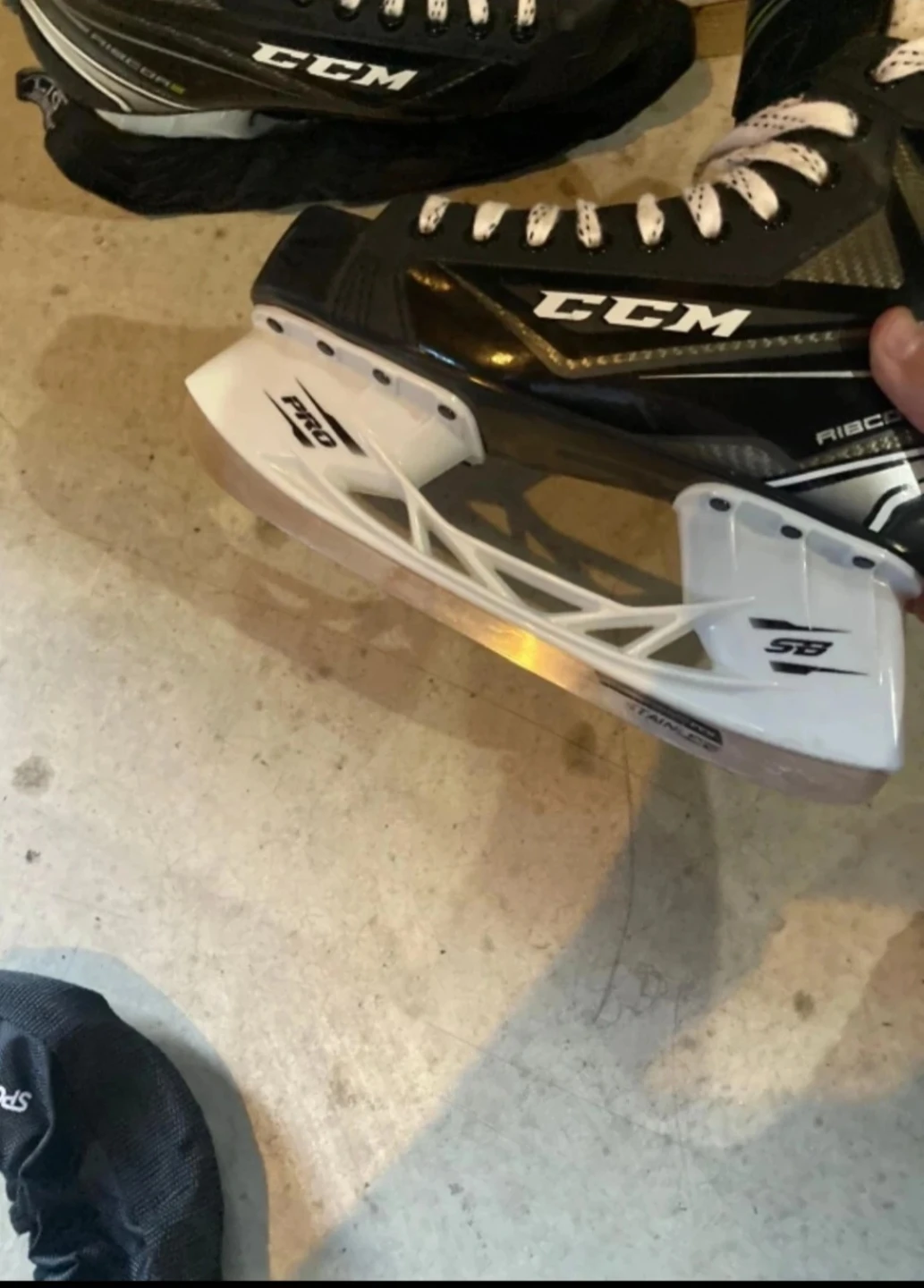 CCM Ribcor Pro 2 Hockey Skates - Size 4 - photo 4