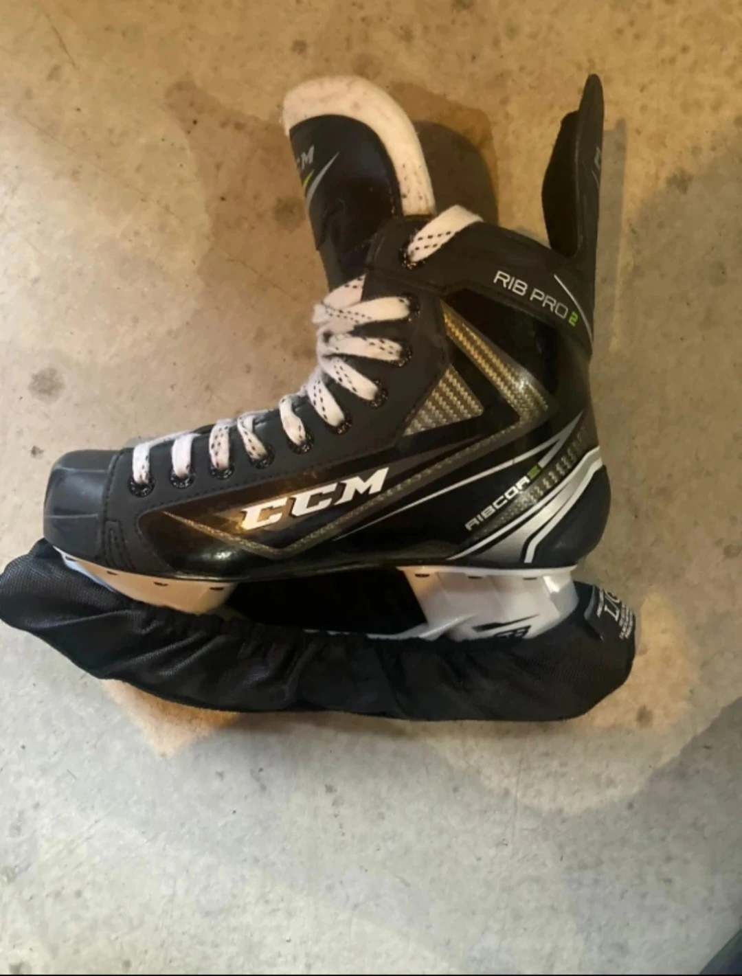 CCM Ribcor Pro 2 Hockey Skates - Size 4 - photo 5