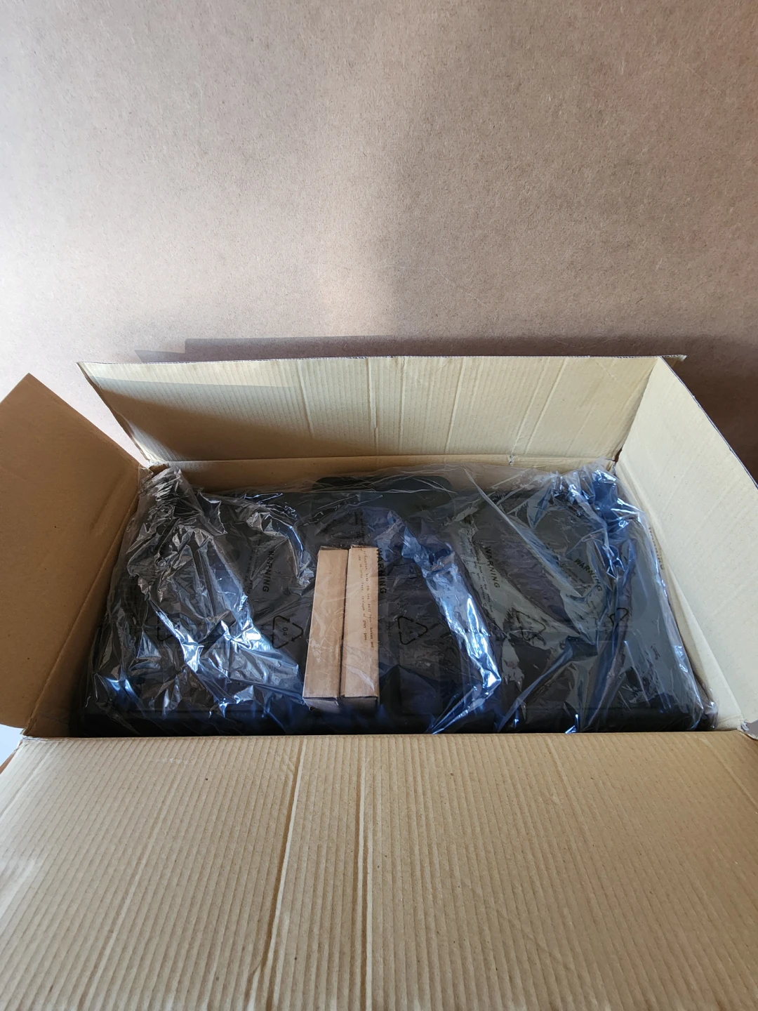 Laundry Hamper with 2 Washable Detachable Bags - BRAND NEW - photo 3