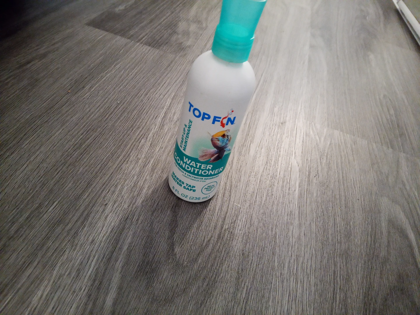 Aquarium Care Kit: Water Conditioner, Fish Food, Net & Siphon - photo 3