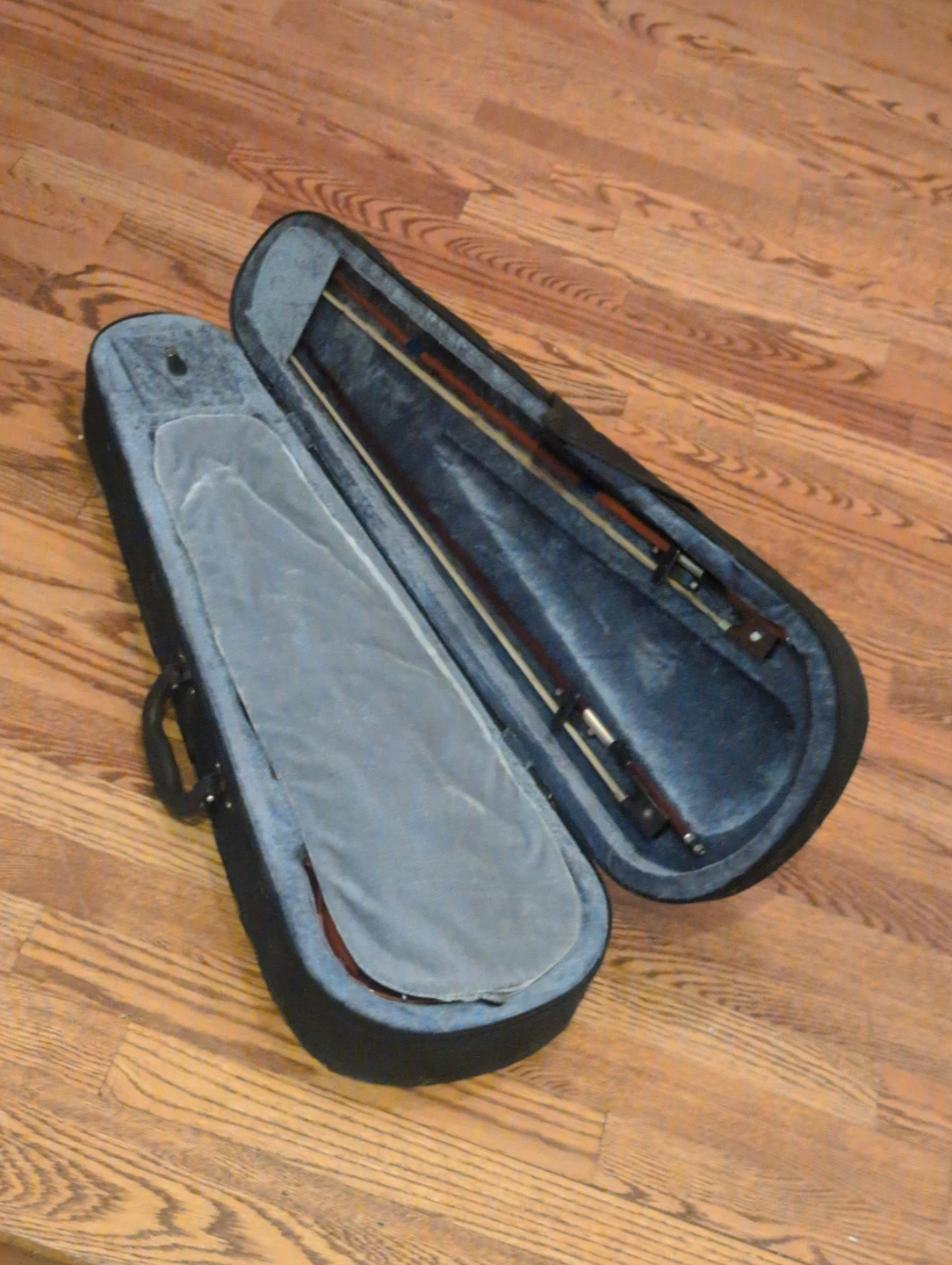 Violin with Case and Bows - photo 4