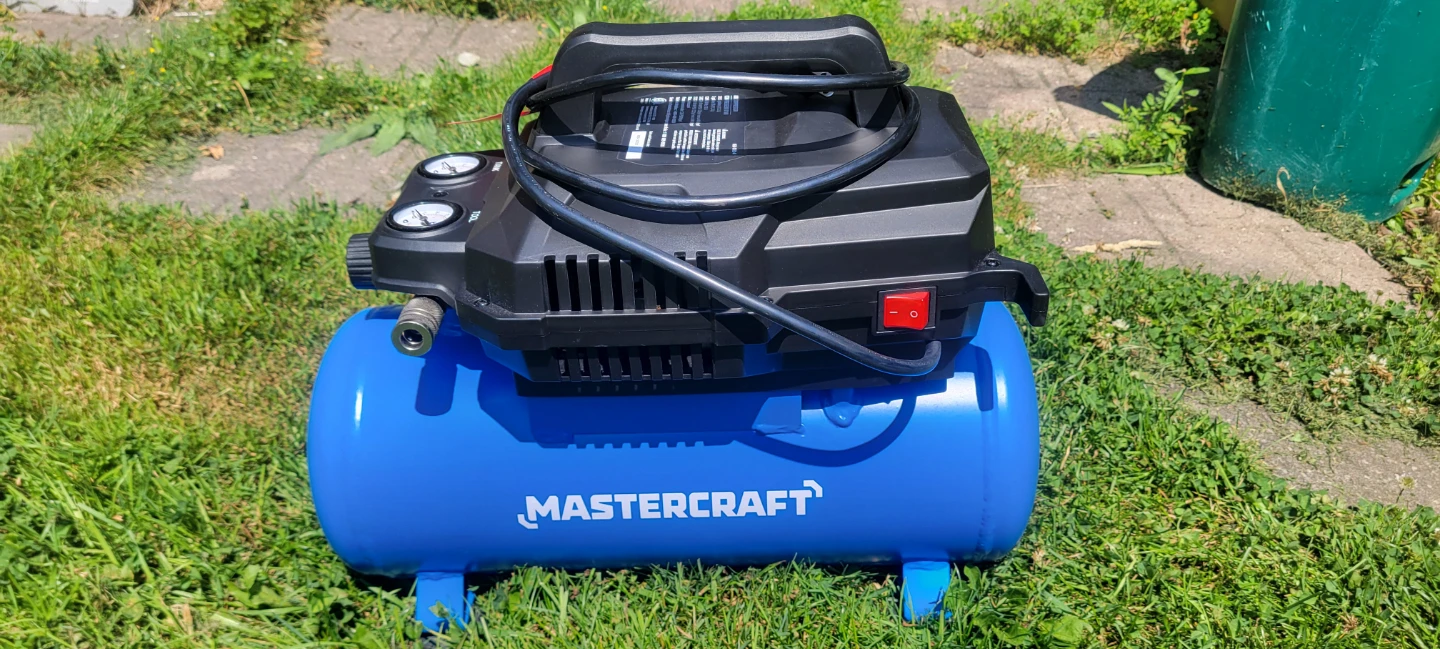 Mastercraft Air Compressor - photo 2