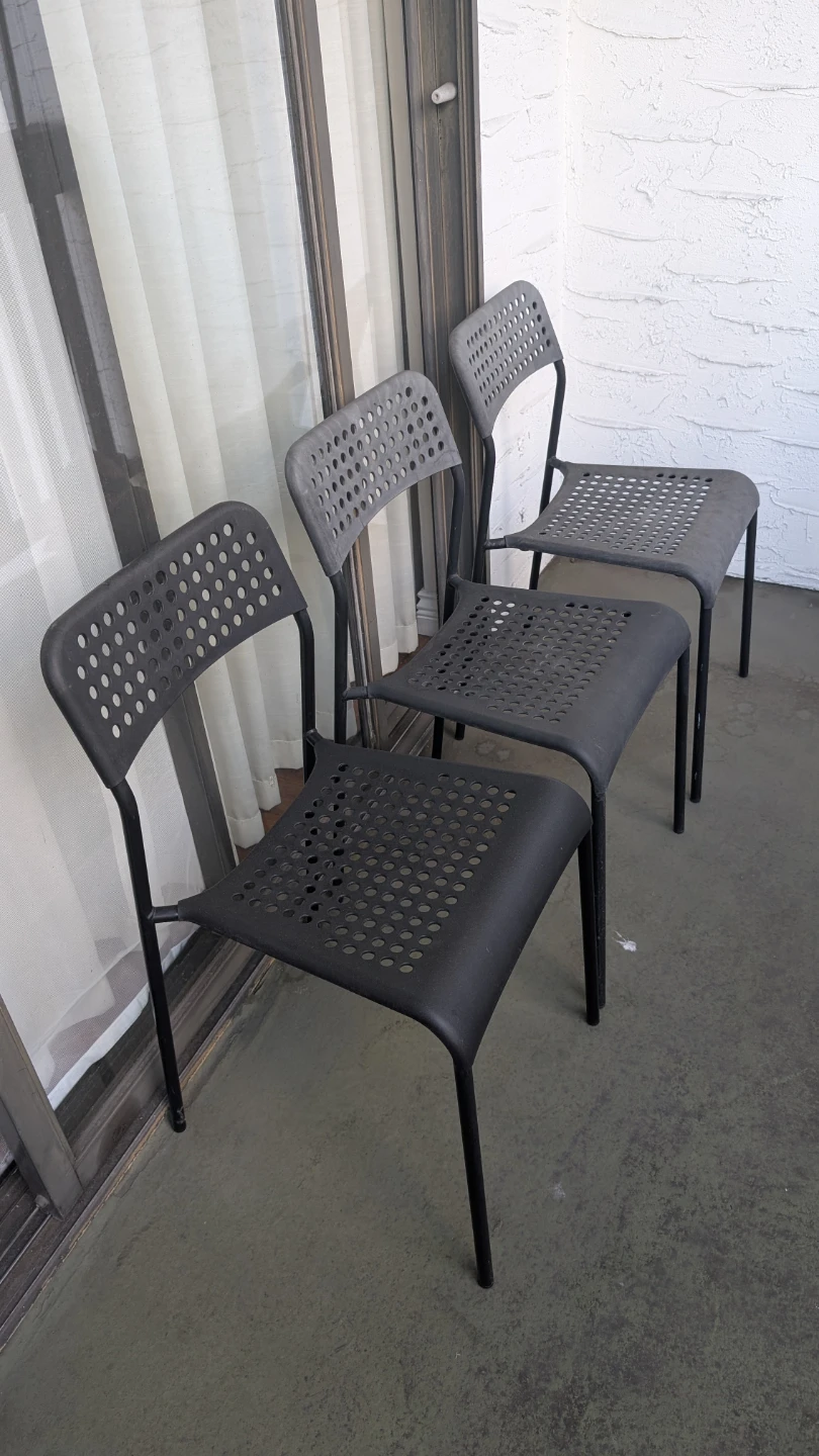 Set of 3 black chairs. Ikea - sandsberg