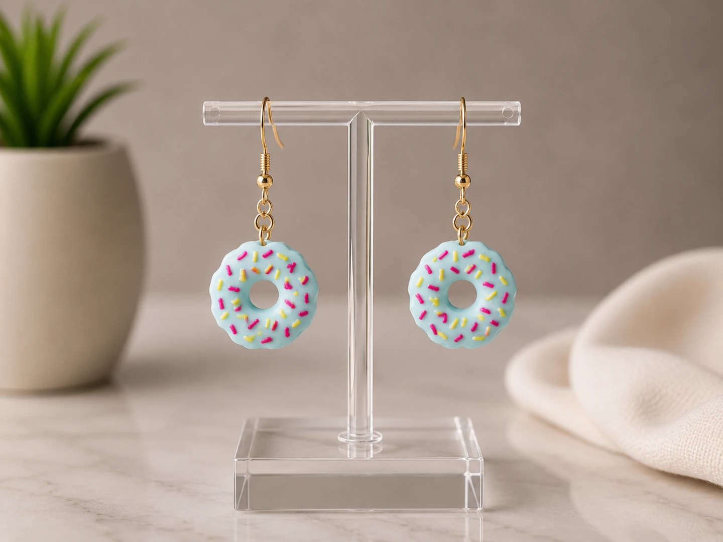 Boucles d'oreilles beignes bleus avec garnitures colorées